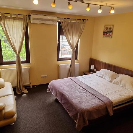 Casa Romana Apartment โปลเยชต์ ภายนอก รูปภาพ