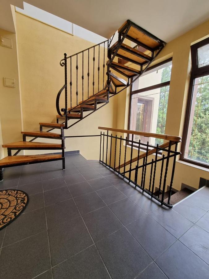 Casa Romana Apartment โปลเยชต์ ภายนอก รูปภาพ